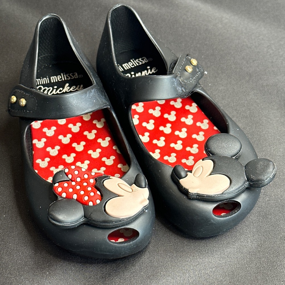 Mini Melissa size 8